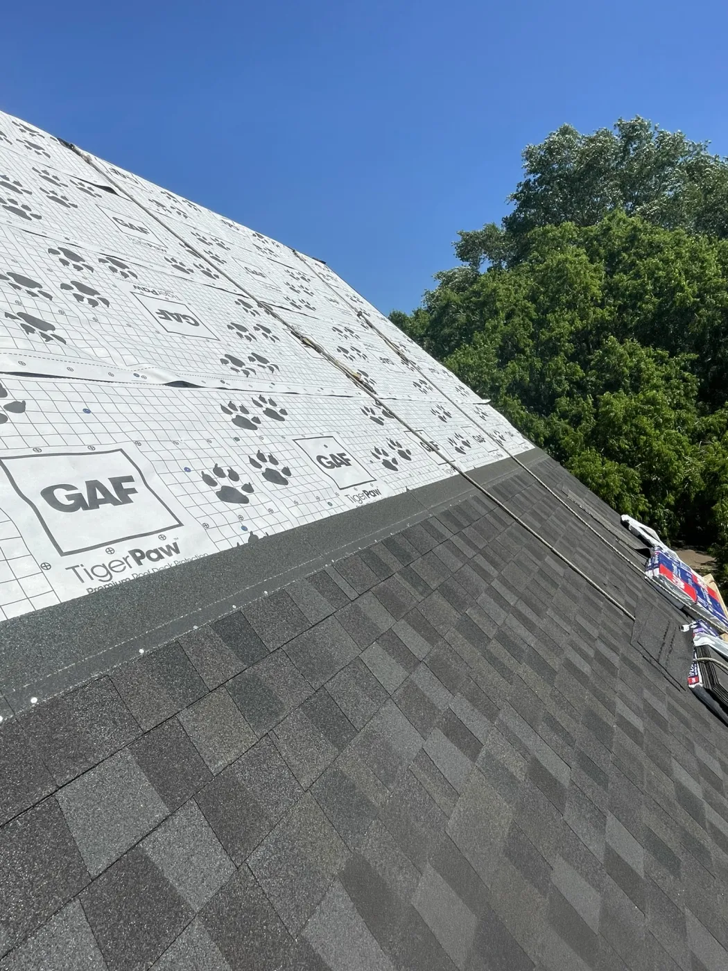 Roof install timberline american harvest lifetime over tiger paw hand nailed straight lines ropes and harnesses master elite braeswood bellaire texas